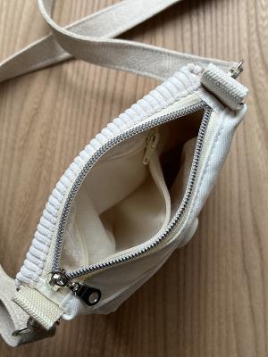 "Flickenwerk I mit Tasche" - CREME