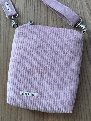 Preview: "Flickenwerk I mit Tasche" - ROSA