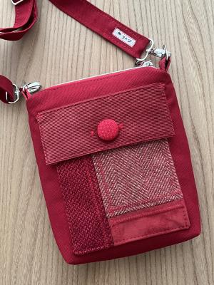 "Flickenwerk I mit Tasche" - ROT