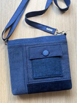 Flickenwerk II mit Tasche quer - BLAUTÖNE