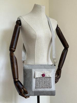 Flickenwerk II mit Tasche quer - HELLGRAU - PINK
