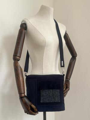 Flickenwerk II mit Tasche quer - DUNKELBLAU