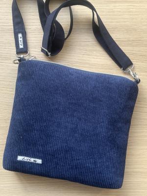 Preview: Flickenwerk II mit Tasche quer - DUNKELBLAU