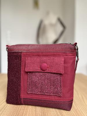 "Flickenwerk II quer mit Tasche" - BORDEAUX