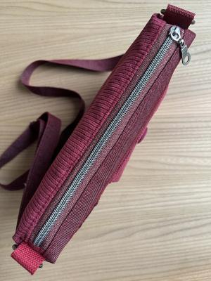 Preview: "Flickenwerk II quer mit Tasche" - BORDEAUX