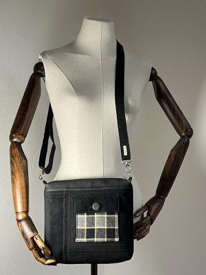 "Flickenwerk II mit Tasche quer" - SCHWARZ