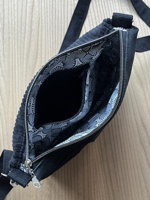 "Flickenwerk II mit Tasche quer" - SCHWARZ