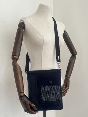 "Flickenwerk II mit Tasche" - DUNKELBLAU