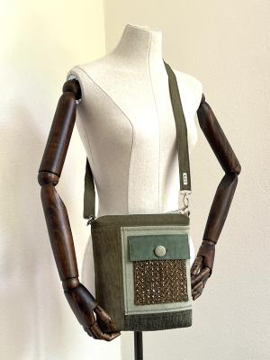 "Flickenwerk II mit Tasche" - KHAKI - LINDGRÜN