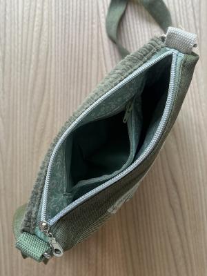 "Flickenwerk II mit Tasche" - KHAKI - LINDGRÜN