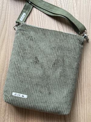 Preview: "Flickenwerk II mit Tasche" - OLIV - KHAKI