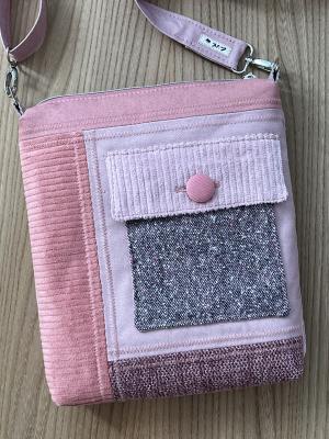 Preview: "Flickenwerk II mit Tasche" - ROSA