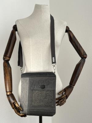"Flickenwerk II mit Tasche" - GRAU