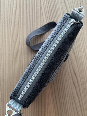 Preview: "Flickenwerk II mit Tasche" - GRAU