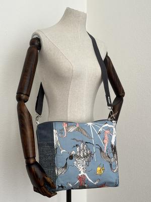 "Flickenwerk IV/3" (grau-hellblau) - MEERJUNGFRAUEN UND -MÄNNER - Designerstoff von Alexander Henry