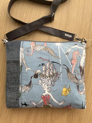 Preview: "Flickenwerk IV/3" (grau-hellblau) - MEERJUNGFRAUEN UND -MÄNNER - Designerstoff von Alexander Henry