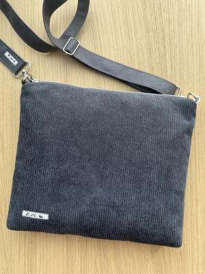 Preview: "Flickenwerk IV/3" (grau-hellblau) - MEERJUNGFRAUEN UND -MÄNNER - Designerstoff von Alexander Henry