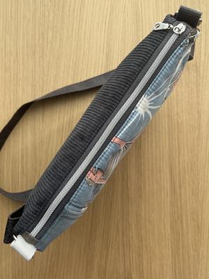 Preview: "Flickenwerk IV/3" (grau-hellblau) - MEERJUNGFRAUEN UND -MÄNNER - Designerstoff von Alexander Henry