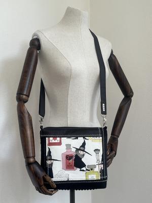 "Flickenwerk II/5 quer" (schwarz) - HEXEN - Designerstoff von Alexander Henry