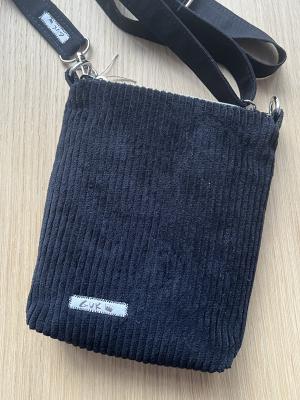 Preview: "Flickenwerk I/5" (schwarz-pink) - KATZEN