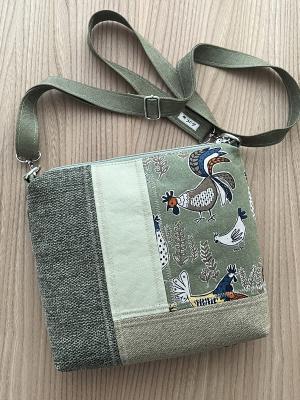 Preview: "Flickenwerk II/4 quer" (Grüntöne) - HÜHNER