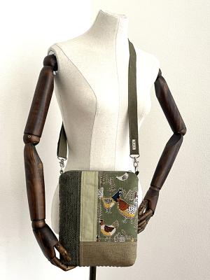 "Flickenwerk II/4" (Grüntöne) - HÜHNER