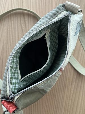 "Flickenwerk II/4" (creme-grün-blau) - HUNDE