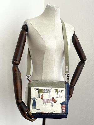 "Flickenwerk II/5 quer" (creme-grün-blau) - HUNDE