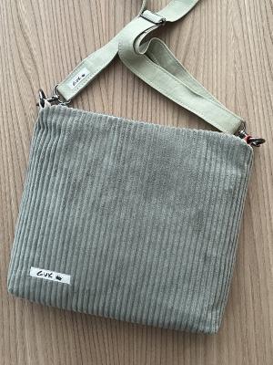 Preview: "Flickenwerk II/5 quer" (creme-grün-blau) - HUNDE