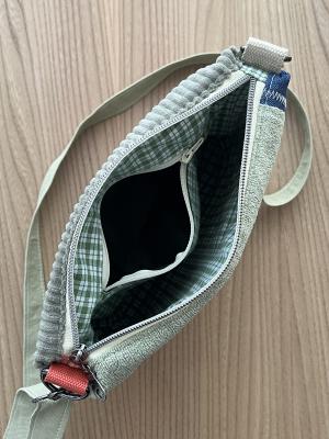 "Flickenwerk II/5 quer" (creme-grün-blau) - HUNDE