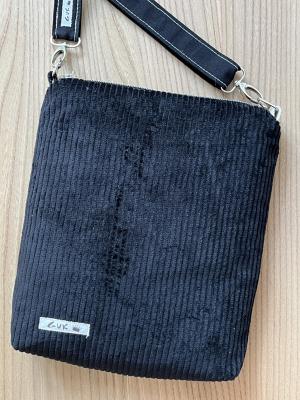 Preview: "Flickenwerk II mit Tasche quer" (schwarz_creme) - BLUMEN