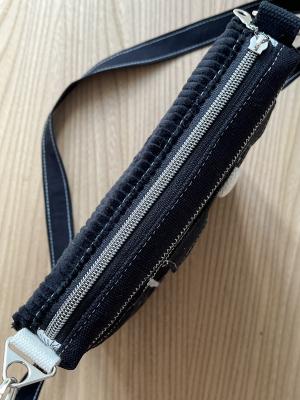 "Flickenwerk II mit Tasche quer" (schwarz_creme) - BLUMEN