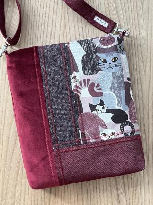 Preview: "Flickenwerk II/4" (weinrot) - KATZEN