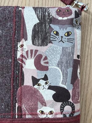 Preview: "Flickenwerk II/4" (weinrot) - KATZEN