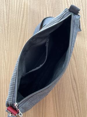 "Flickenwerk III mit Tasche" - GRAU - WEINROT