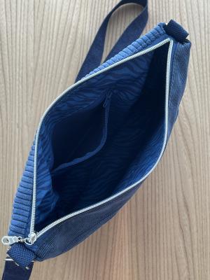 "Flickenwerk III mit Tasche" - DUNKELBLAU