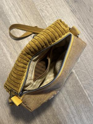 Futterstoff und Innentasche mit Reißverschluss