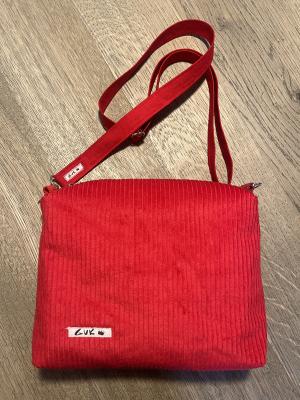 Rückseite aus farblich passendem Cordstoff