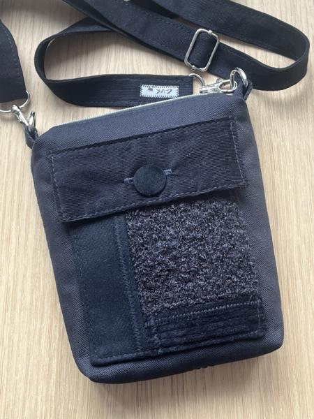 "Flickenwerk I mit Tasche" - SCHWARZ