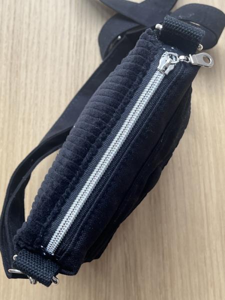 "Flickenwerk I mit Tasche" - SCHWARZ