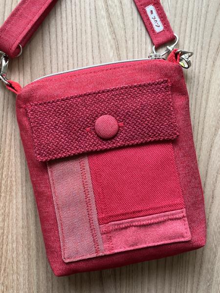 "Flickenwerk I mit Tasche" - ROT