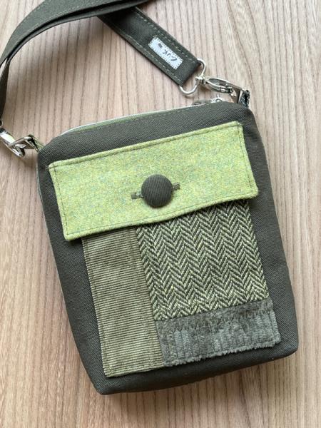 "Flickenwerk I mit Tasche" - GRÜN