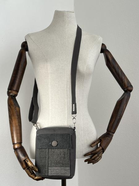 "Flickenwerk I mit Tasche" - GRAU