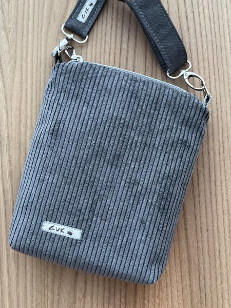 "Flickenwerk I mit Tasche" - GRAU