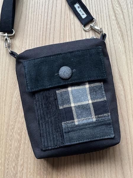 "Flickenwerk I mit Tasche" - SCHWARZ