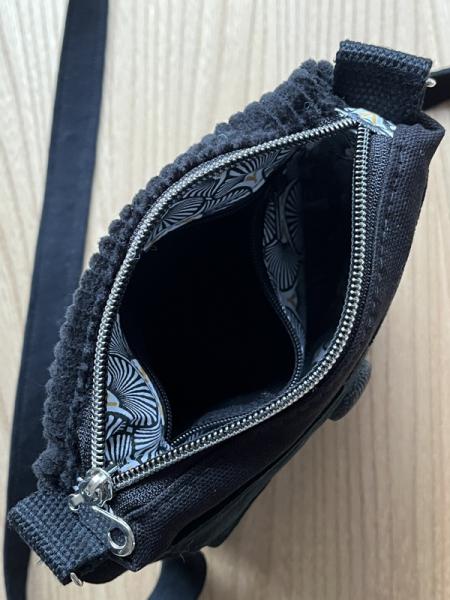 "Flickenwerk I mit Tasche" - SCHWARZ