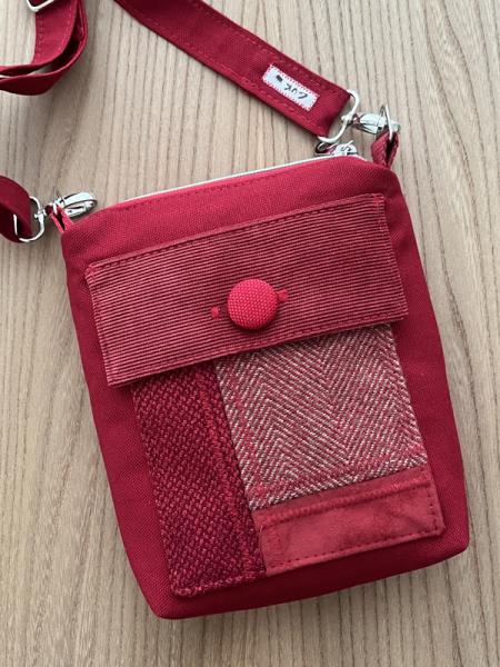 "Flickenwerk I mit Tasche" - ROT