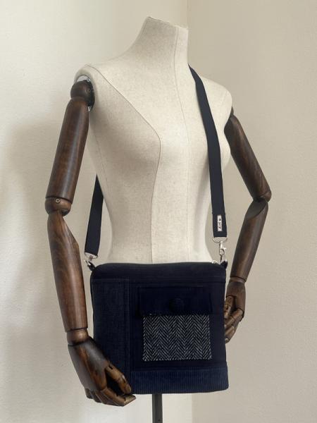 Flickenwerk II mit Tasche quer - DUNKELBLAU