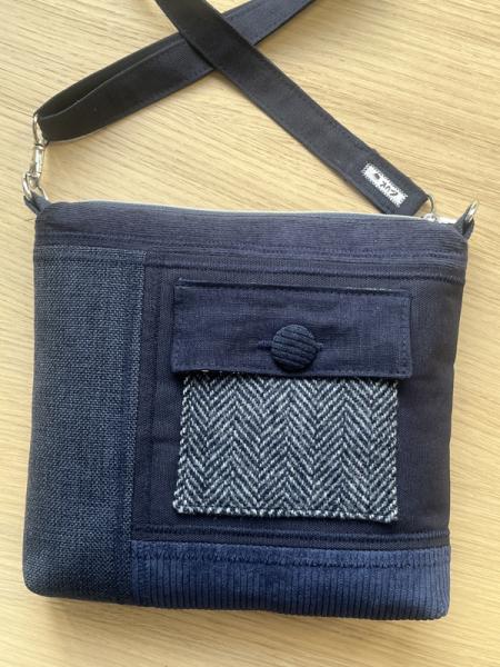 Flickenwerk II mit Tasche quer - DUNKELBLAU