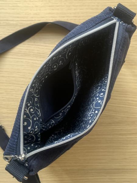 Flickenwerk II mit Tasche quer - DUNKELBLAU